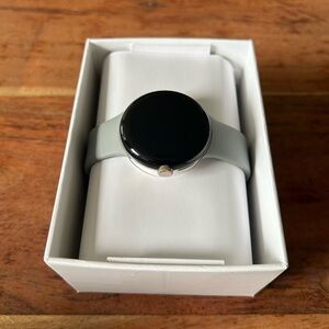 Google Pixel Watch LTE with Fitbit